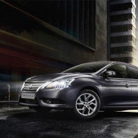 Nissan Sentra: слева спереди