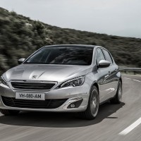 Peugeot 308: спереди слева