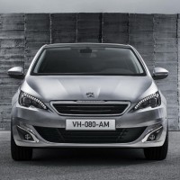 Peugeot 308: спереди