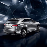 Lexus NX200: сзади справа