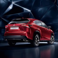 Lexus NX200t: сзади справа