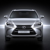 Lexus NX200t: спереди