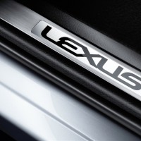 Lexus NX200t: накладка на пороги