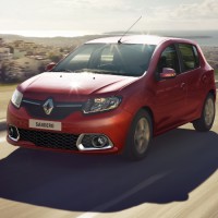 Renault Sandero: спереди слева