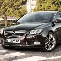 Opel Insignia sedan: спереди слева