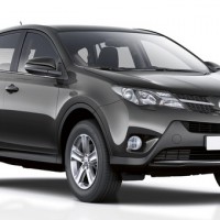 Toyota RAV4: спереди справа