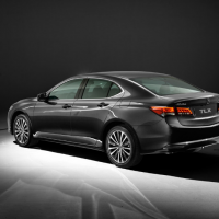 Acura TLX: слева сзади