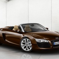 Audi R8 Spyder: справа спереди