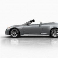 Infiniti Q60 Cabrio: слева сбоку