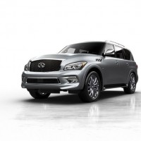 Infiniti QX80: слева спереди