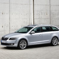 Škoda Octavia Combi Scout: слева спереди