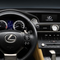 Lexus RC350: руль и приборная доска