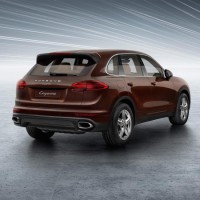 Porsche Cayenne: справа сзади