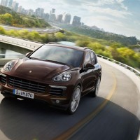 Porsche Cayenne Diesel: спереди слева