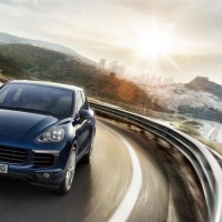 Porsche Cayenne S: спереди