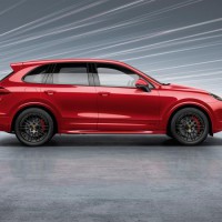 Porsche Cayenne GTS: справа сбоку