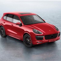 Porsche Cayenne GTS: справа спереди