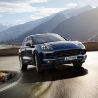 Porsche Cayenne S Diesel: спереди справа