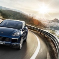 Porsche Cayenne S Diesel: спереди слева