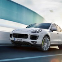 Porsche Cayenne S E Hybrid: спереди слева