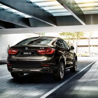 BMW X6: сзади справа