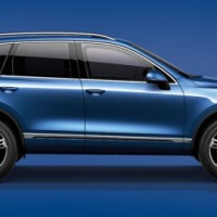 Volkswagen Touareg: справа сбоку