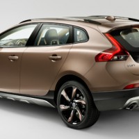 Volvo V40 СROSS Сountry: слева сзади