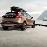 Volvo V40 СROSS Сountry: справа сзади