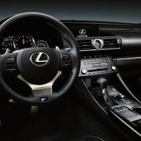 Lexus RC F: место водителя