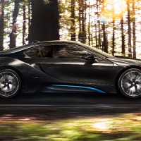 BMW i8: справа сбоку