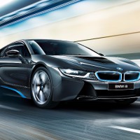 BMW i8: спереди справа