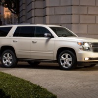 Chevrolet Tahoe: справа сбоку