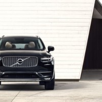 Volvo XC90: спереди