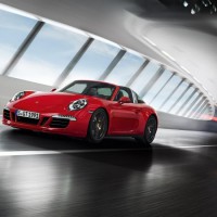 Porsche 911 Tagra 4 GTS: спереди слева