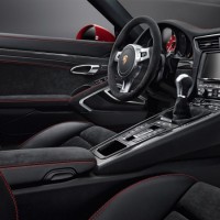 Porsche 911 Tagra 4 GTS: салон спереди справа сбоку