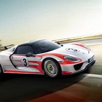 Porsche 918 Spyder: спереди справа