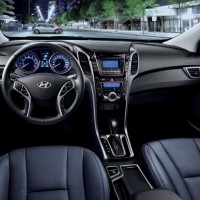 Hyundai i30 5dr: салон спереди