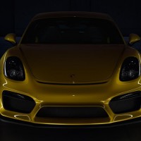 Porsche Cayman GT4: спереди