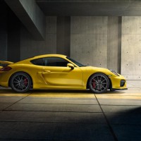 Porsche Cayman GT4: справа сбоку