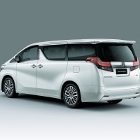 Toyota Alphard: сзади слева