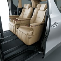 Toyota Alphard: третий ряд сидений