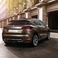 Citroen DS4: справа сзади