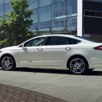 Ford Mondeo V sedan: слева сбоку