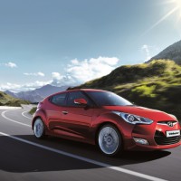 Hyundai Veloster: спереди справа