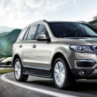 Haval H8: спереди справа