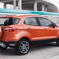 Ford EcoSport: справа сзади