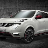 Nissan Juke NISMO RS: слева спереди