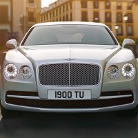 Bentley Flying Spur V8: спереди