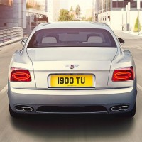 Bentley Flying Spur V8: сзади