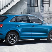 Audi Q3: сзади справа